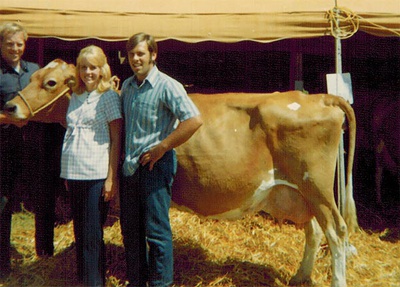 Lynn and Linda Rader at the fair
